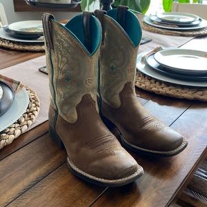 Ariat Girl Cowboy Boots size 1